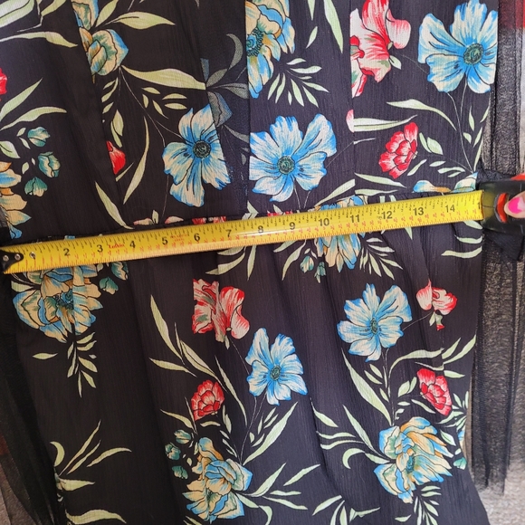 NWOT PrettyLittleThing dress - Picture 7 of 9